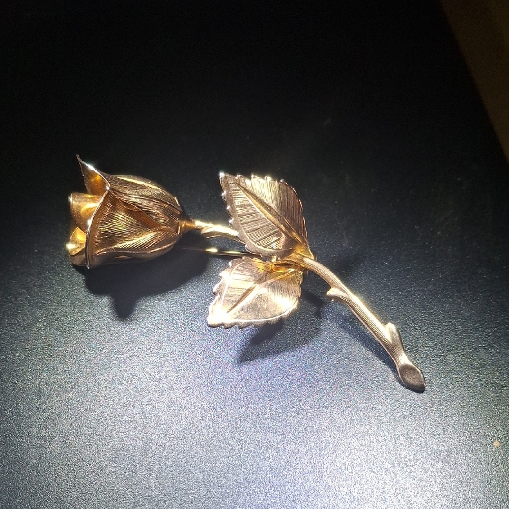 Beautiful Vinyage Giovanni Gold Rose Brooch